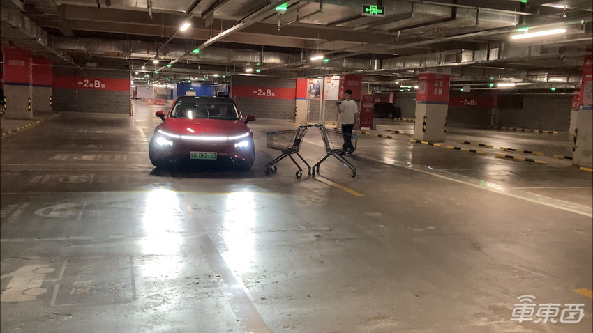 花式体验小鹏记忆泊车:车库800米极限测试后,竟然…