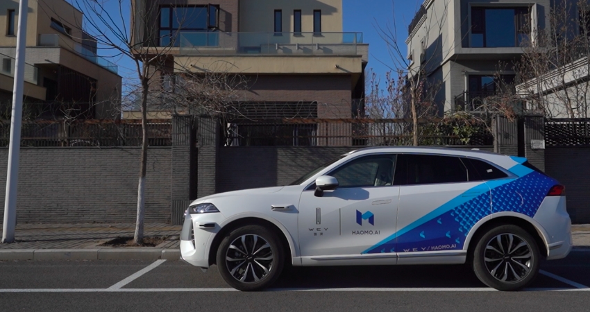 比特斯拉还快！毫末智行国内率先落地城市辅助驾驶，MANA立了大功