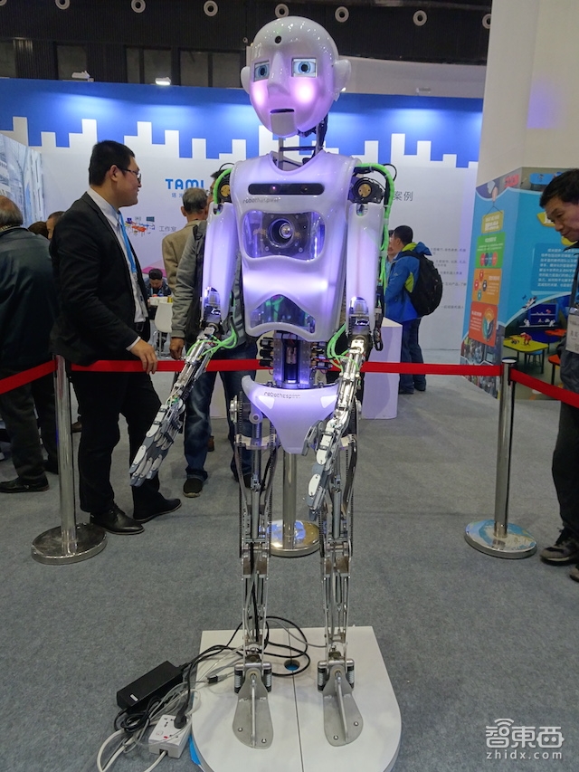 2016世界机器人大会逛展 这八家企业展示了行业的另一面