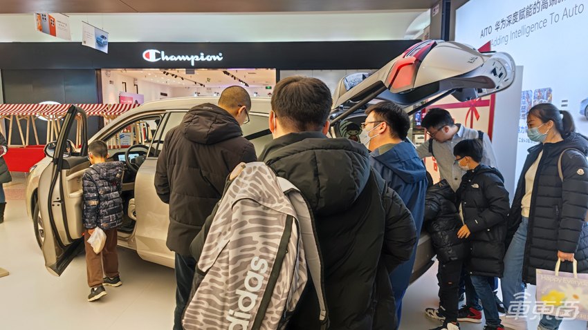 蔚来狂降6万+，一日卖空库存车！年后车企降价大调查