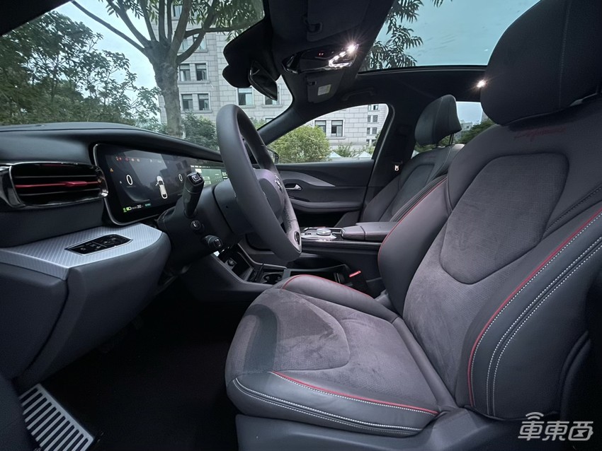 体验华为鸿蒙座舱，真能扔掉手机了！