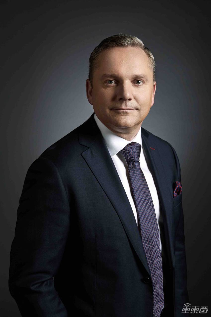 BMW X2曜夜版/锋芒版组队上市!颜值再升级,会是年轻人的心头好吗?