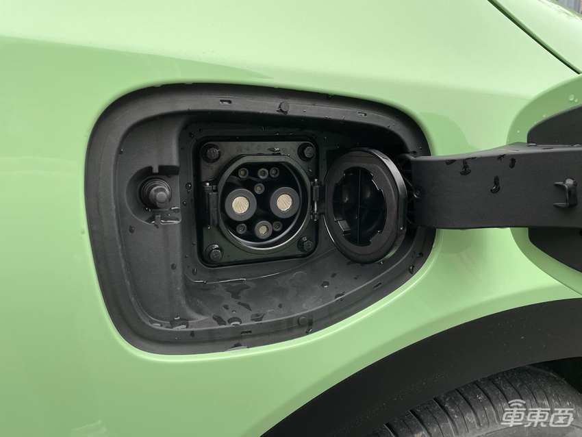 抢先体验滴滴定制网约车:后排堪比头等舱,能看电视能唱歌