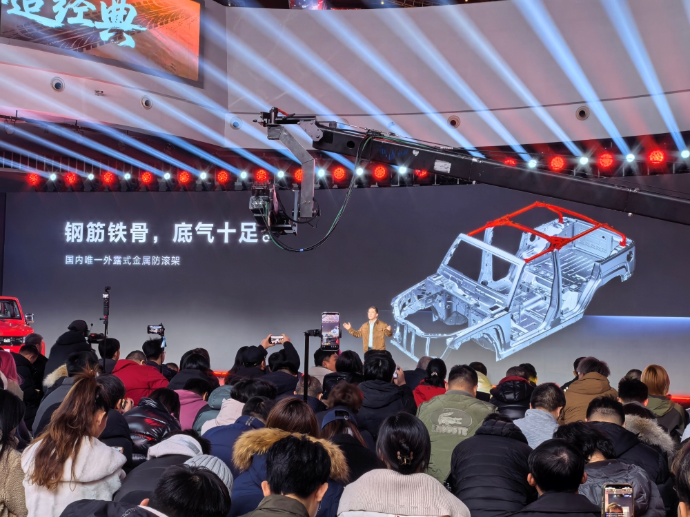 BJ40探险家13.49万起售!座舱搭载高通8155芯片,支持20余项主被动安全功能