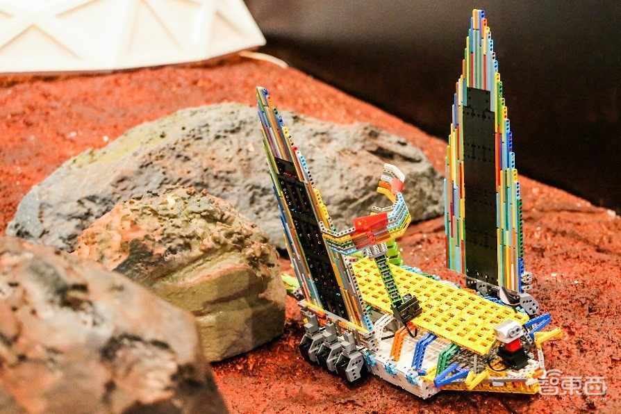 中小學(xué)生的機(jī)器人“大戰(zhàn)”！新科技讓AI教育“玩”起來(lái)