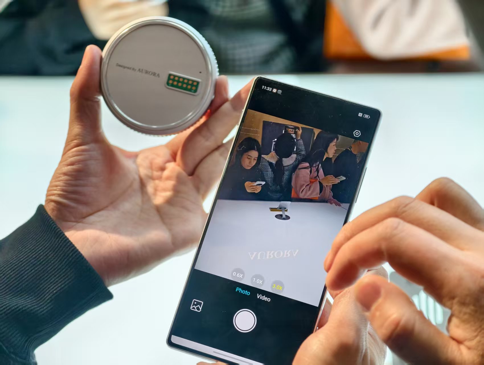 暴走两万步逛遍中国版CES！AI养龙虾、人形机器人火爆，追觅手机上手