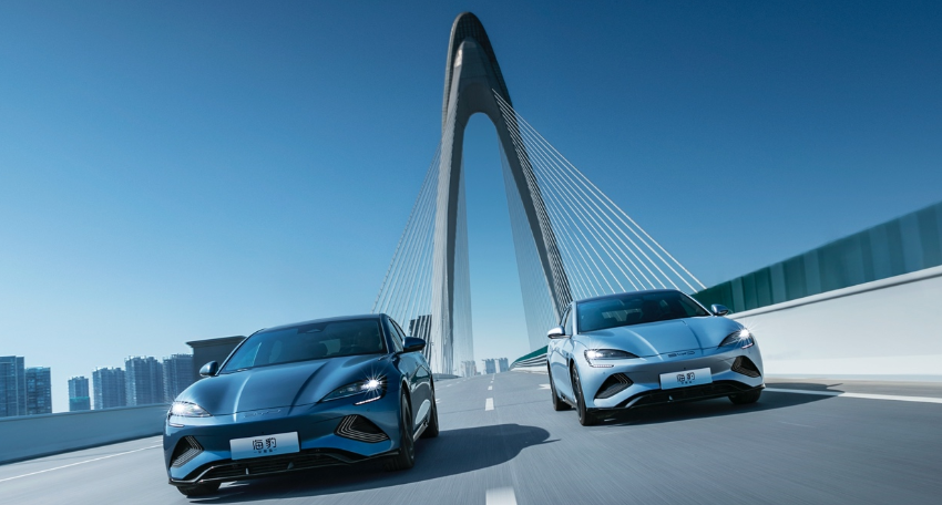 比亚迪海豹荣耀版17.98万起售！纯电续航700km，零百加速3.8秒