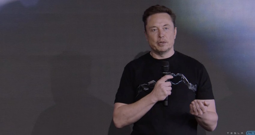 马斯克股东会放豪言：两款新车要年销500万，人形机器人更强了