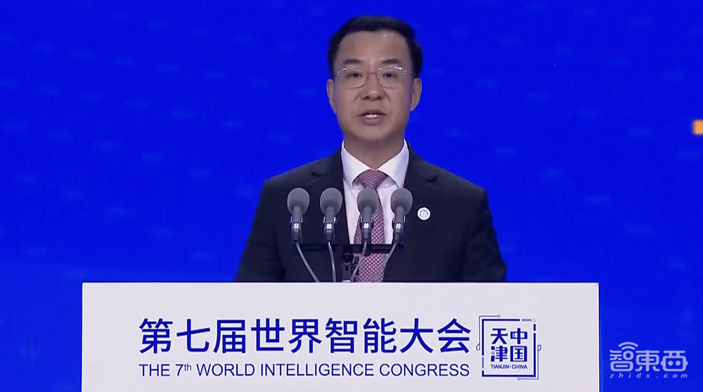 世界智能大会开幕看点:李彦宏刘庆峰周鸿祎热聊大模型,王坚回忆跟黄仁勋聊天