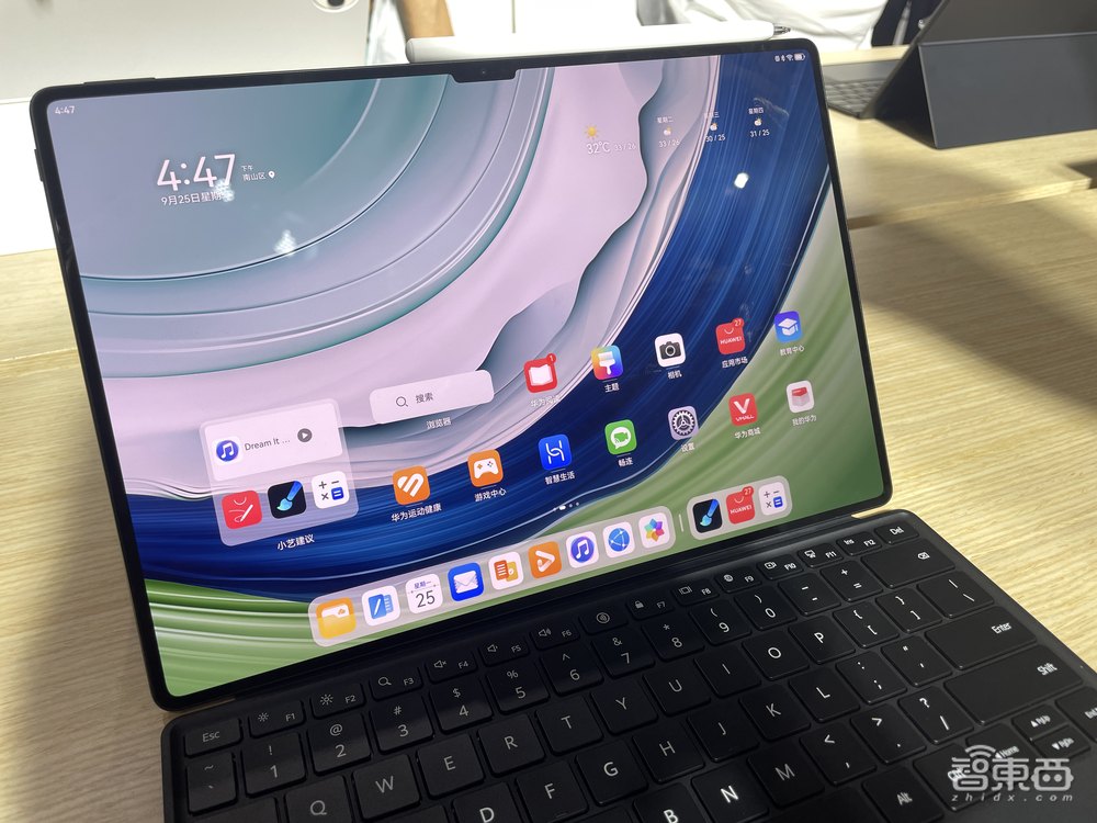 华为史上最燃发布会！麒麟鸿鹄自研芯片炸场，刘德华手持Mate 60“超大杯”现身