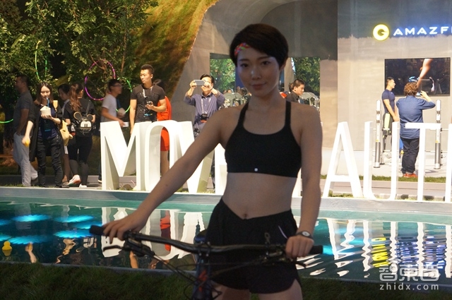 华米推299元Amazfit手环 陶瓷材质进军时尚圈