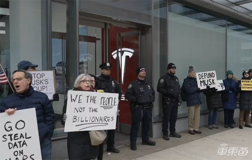 特斯拉中国销量腰斩,欧美门店充电站被烧,今年市值已蒸发3.5万亿