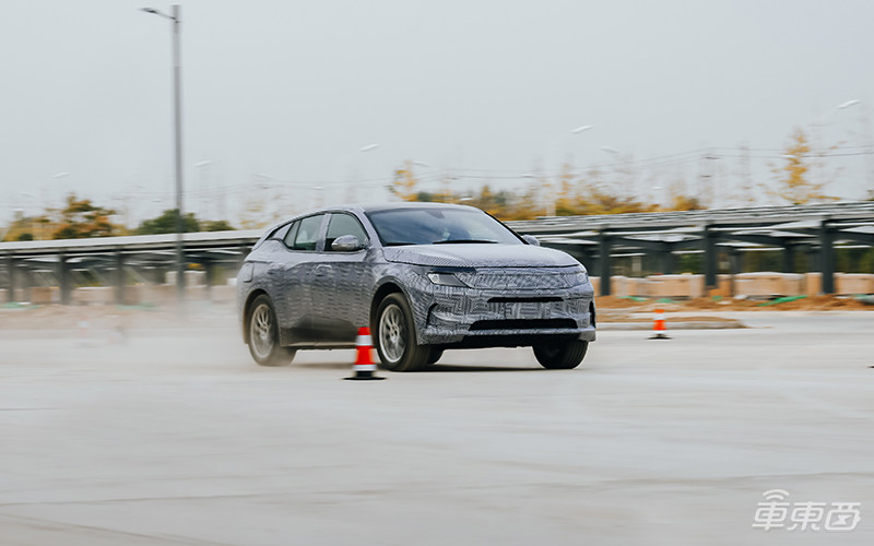 拜腾M-Byte动力和底盘抢先体验!量产顺利推进,内饰大屏就绪