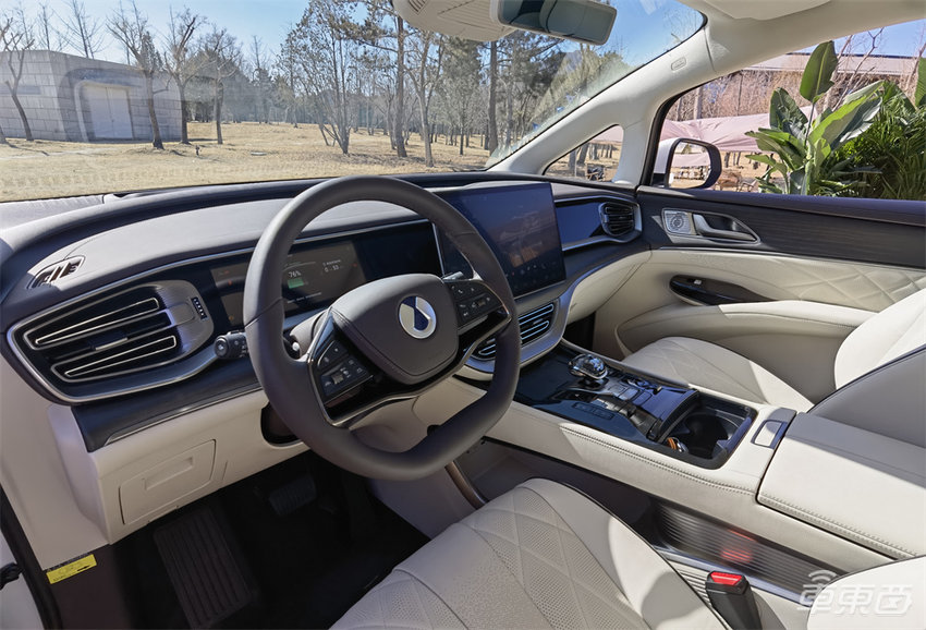 试乘2024款腾势D9：“冰箱沙发”再次升级，竞争力更强了