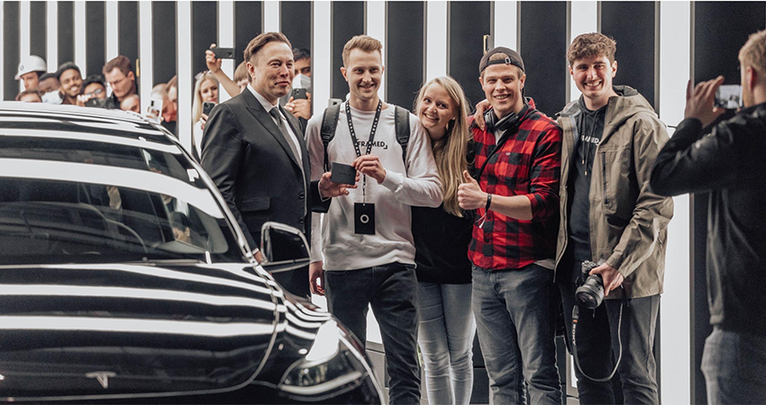 特斯拉第一季度利润暴增658%！明年要发布Robotaxi，新车或采用800V架构