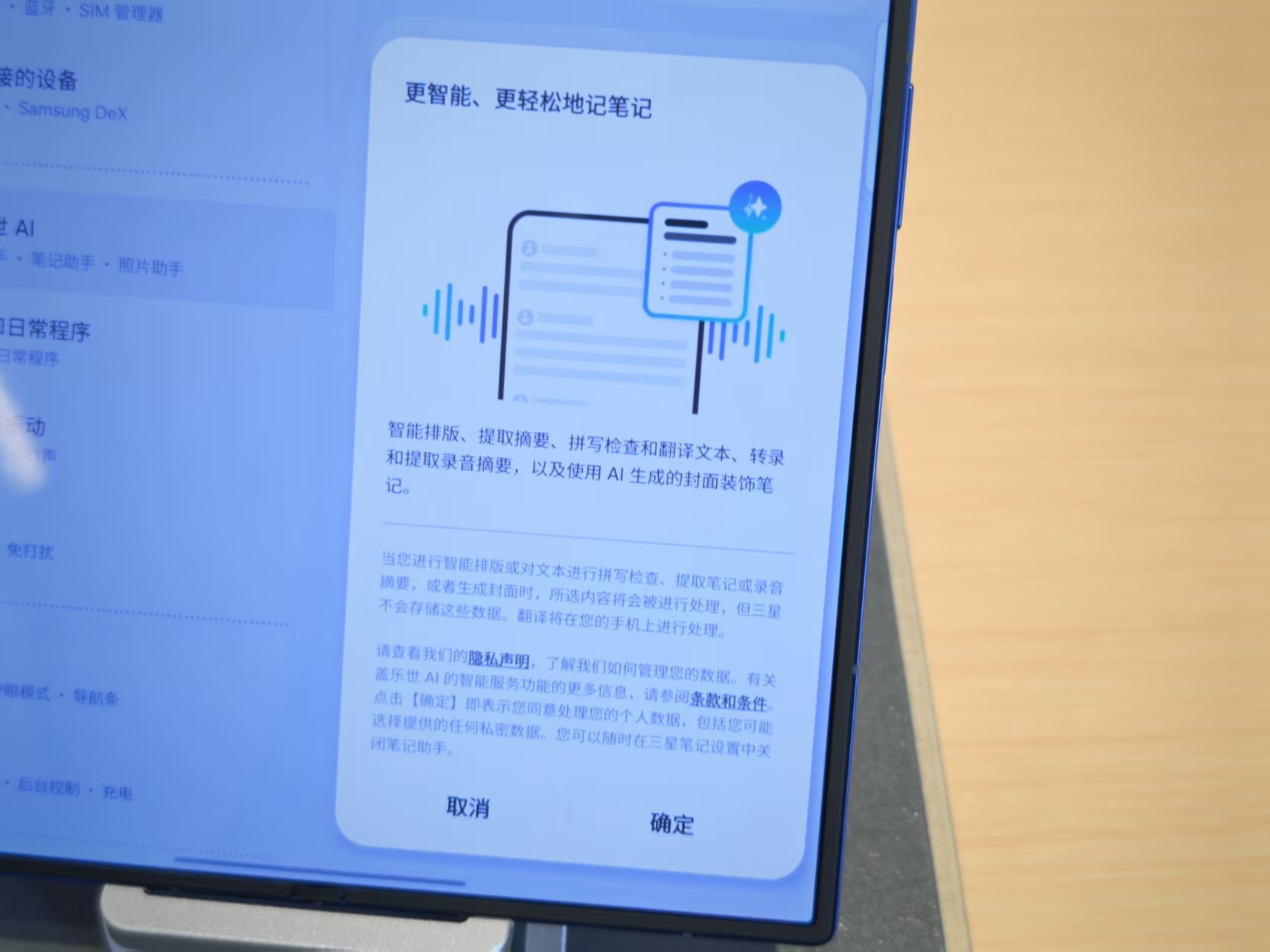 全球首发体验!三星折叠屏Galaxy Z Fold7上手:太轻薄了,AI圈搜万物
