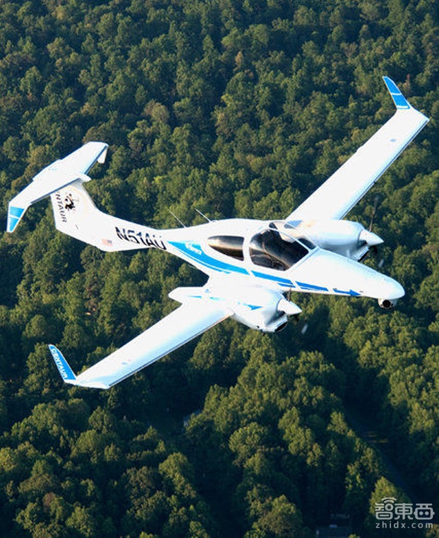 攻占了工厂后 机器人又来占领飞机驾驶舱了