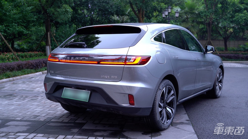 重庆试驾华为版增程电动车:动力不输百万级跑车,华为音响上档次