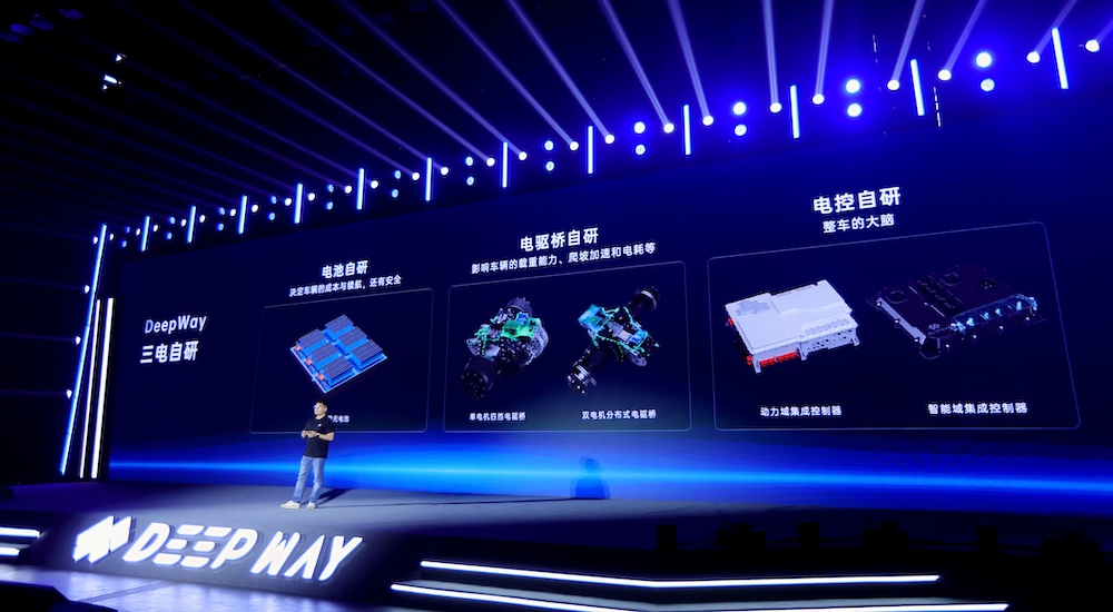 用“电驱原生”撕开油改电伪命题，商用重卡智能化下半场已来？