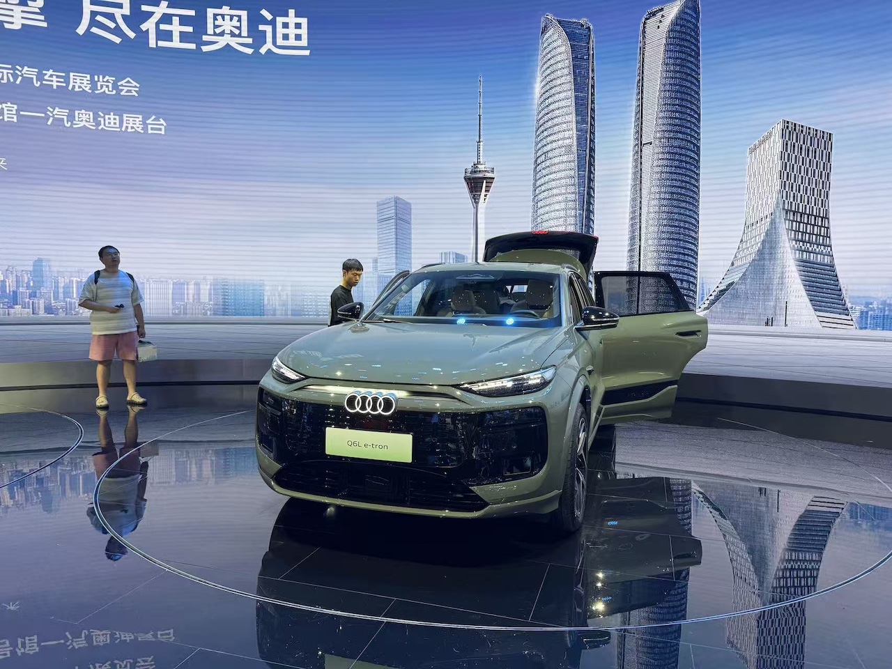 洋豪品牌一个没来！国产车价格战现场开打，暴走3万步看成都车展六大真相