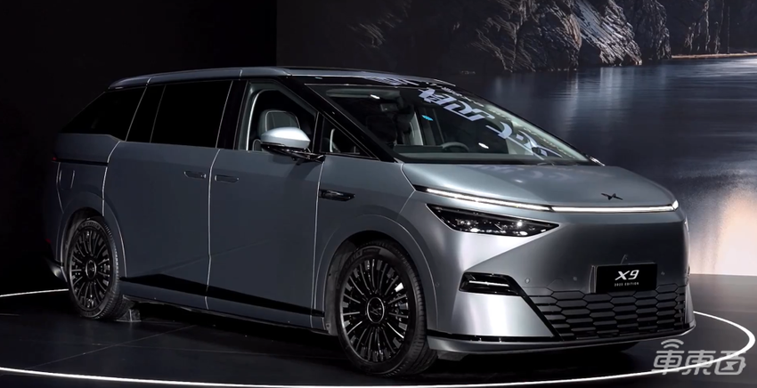 小鹏新款X9预售价39.98万起！全系标配图灵AI智驾，升级496项零部件