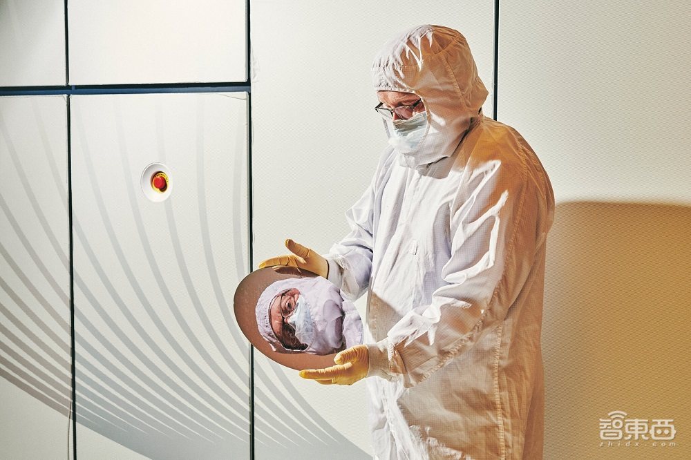 中美科技博弈焦点：1.5亿美元一台的EUV光刻机，我们什么时候能拿到？