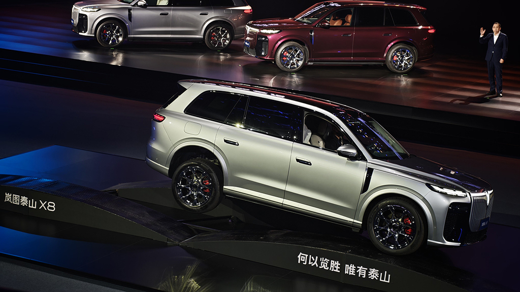 18小时大定突破15000台！岚图泰山X8 28.29万元起上市