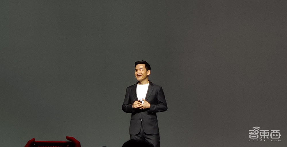 一加2020首场线下发布会:屏幕“拉直”,65W快充补齐,一加8T 3399交朋友