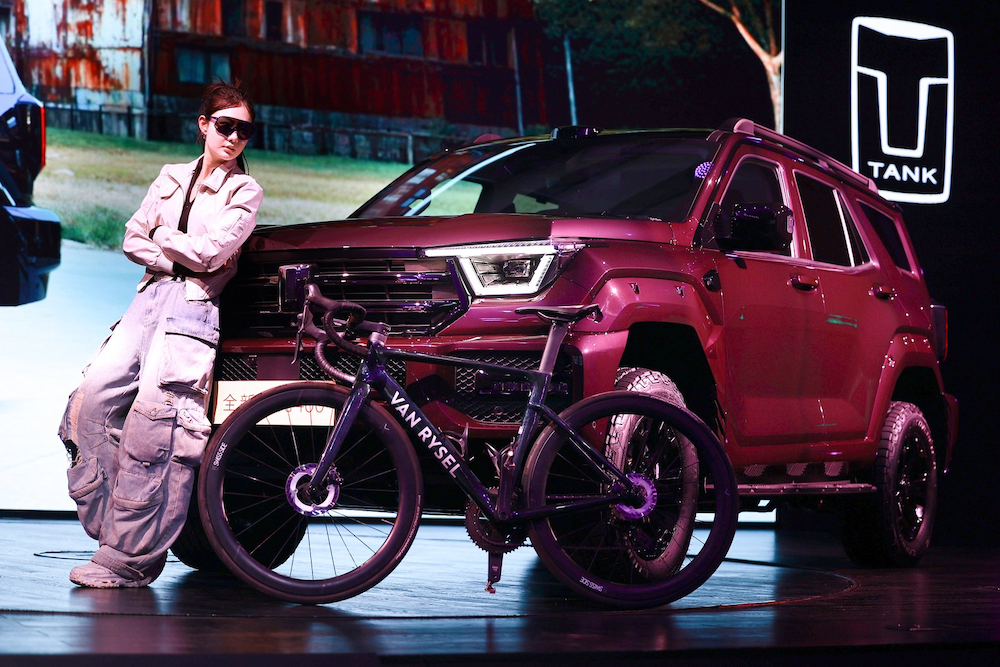 24.98万元起！全新坦克400一次性发了5个版本，咖啡辅助驾驶系统上车