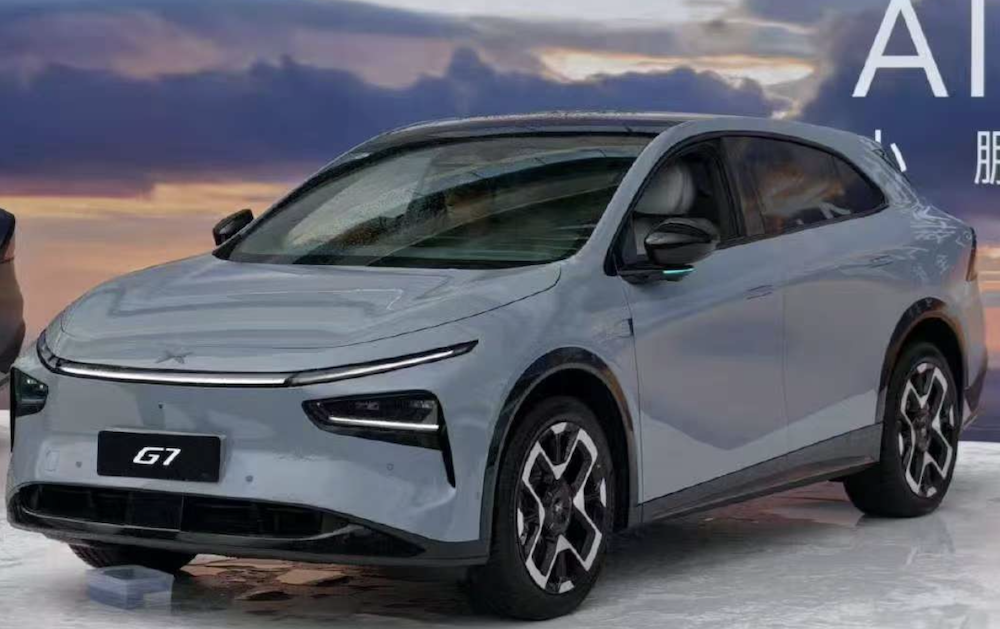 何小鹏首发L3级算力新车！智驾智舱都用自研芯片，预售23.58万元