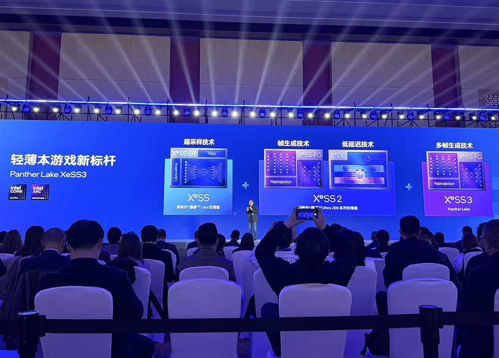 陈立武讲中文!英特尔中国区董事长亮相,晒AI“全家福”