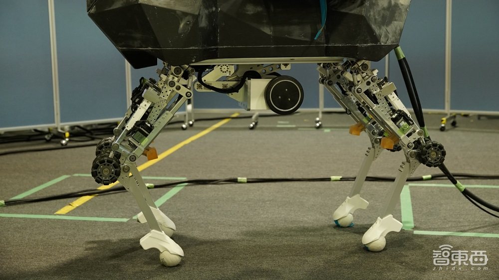 日本机器羊来了!能驮着人踱步,还能四驱行驶