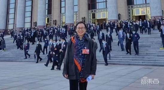 大模型火遍两会！雷军等20位代表热议AI，Sora高频出场，靳东深感受影响
