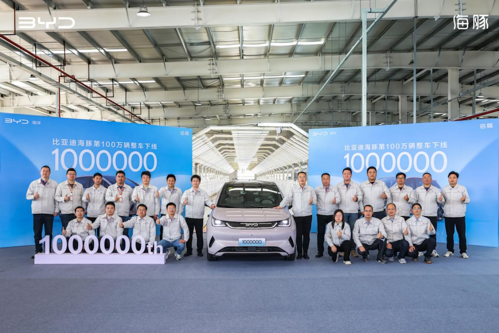 比亚迪官宣两款8系新车！明年一季度亮相，海洋网四年达成600万辆销量