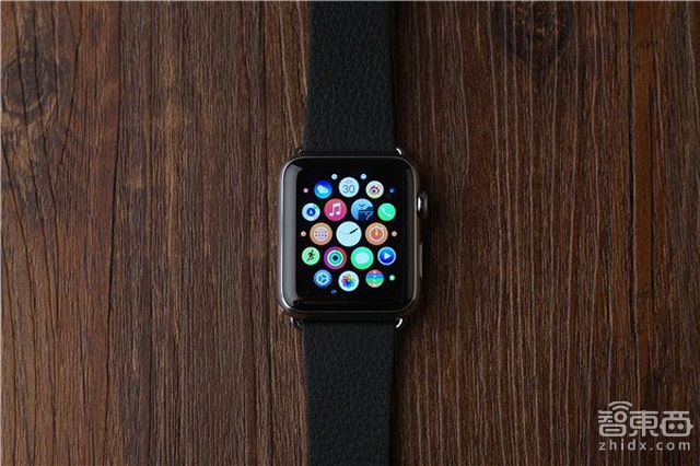 重量级比拼:Apple Watch对比Moto 360