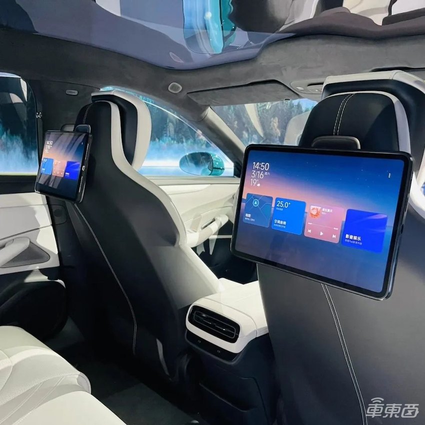 小米汽车内饰全曝光！原厂自带手机支架，实体按键回归