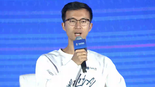 激辩机器人,一场估值超500亿的对话!