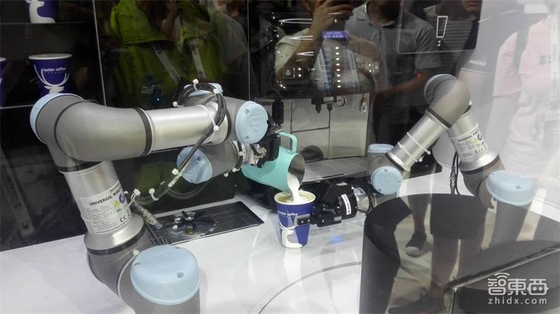 擎天柱、机械蛇、仿生蝙蝠,一大波奇葩机器人来袭!