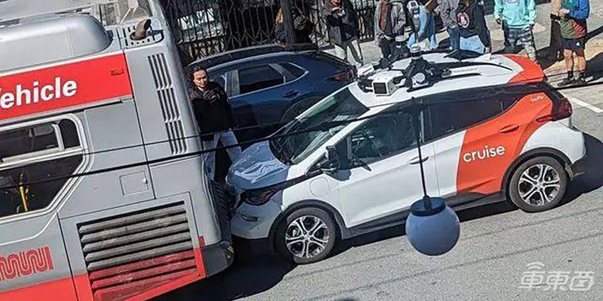 Cruise无人出租车又出问题了：卡在施工路口，马斯克上线评论