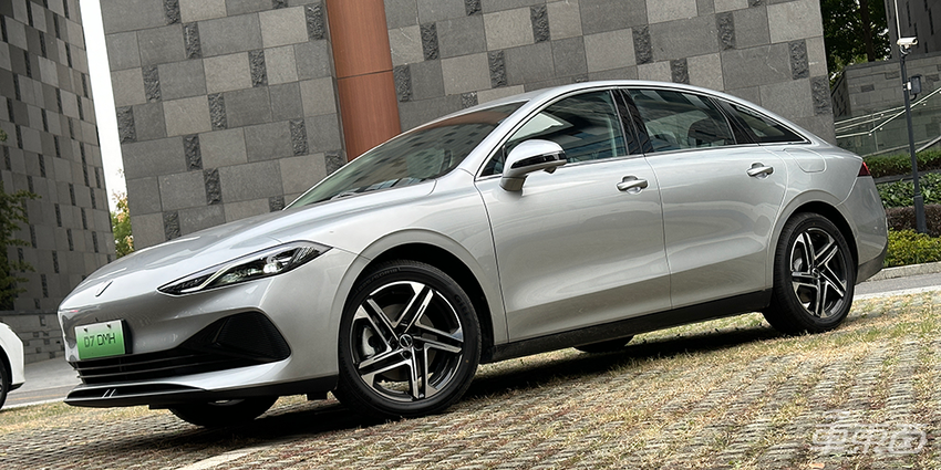 好看，好开，好便宜！试驾荣威新能源轿车D7