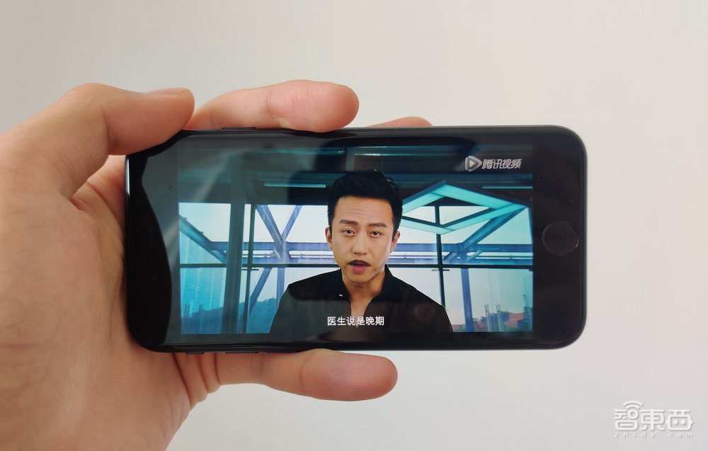 iPhone SE二代体验：3000元的苹果手机，到底有多能打？