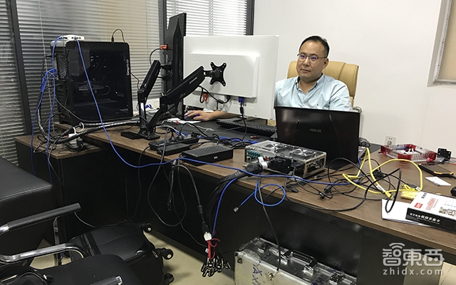 史上最“草根”自动驾驶团队:40人花400万造出三款无人车