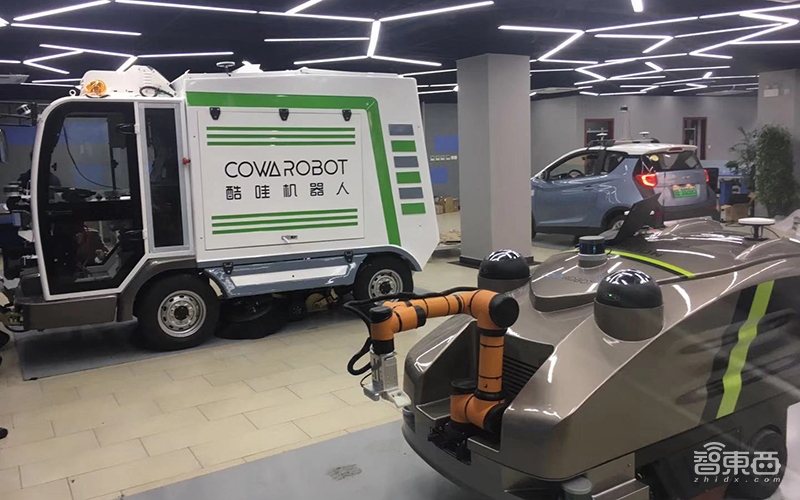 做无人车能拉货还要自己装卸货!揭秘酷哇机器人的第二战场
