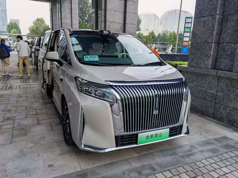 魏牌高山7 28.58万元开售!WLTC综合续航达945km,支持“车位到车位”
