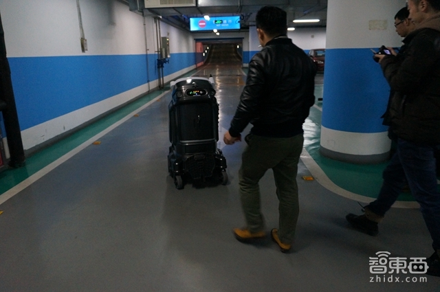 硬创先锋傅军:机器人是拯救O2O上门洗车的制胜法宝吗?