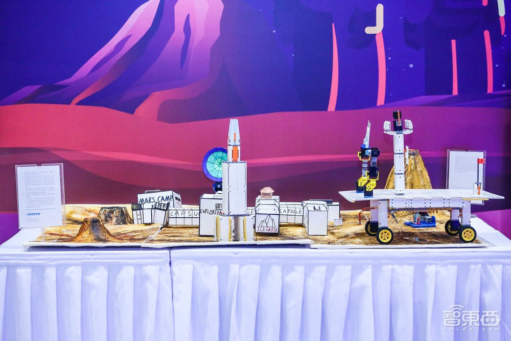 中小學(xué)生的機(jī)器人“大戰(zhàn)”！新科技讓AI教育“玩”起來(lái)