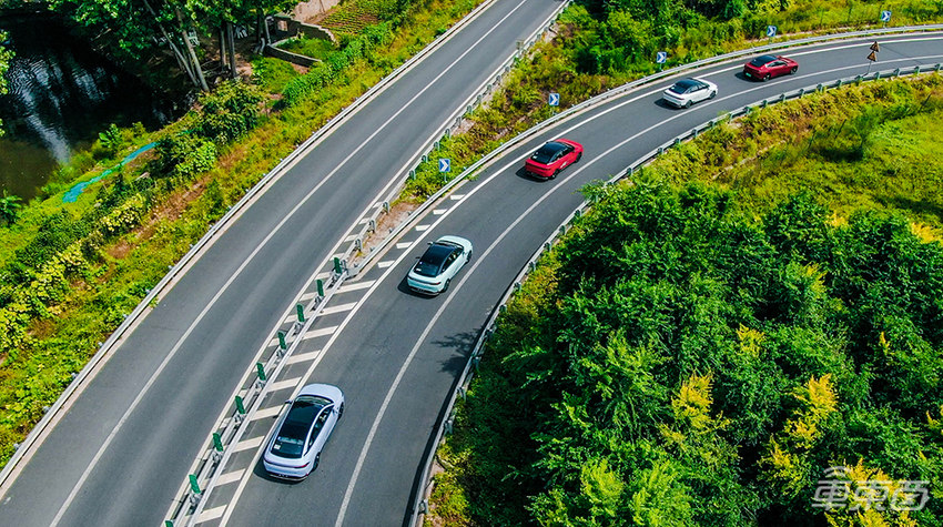 试驾小鹏P5：能“装”又好玩，还能成为移动大床房