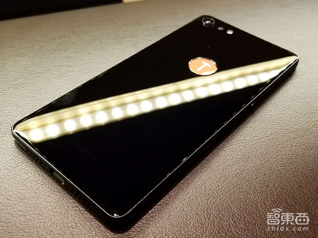 “差一点就是全面屏” 锤子科技新推坚果Pro 2 还捎上了一台空气净化器