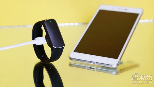 如影随形的健康顾问 – 37度智能手环