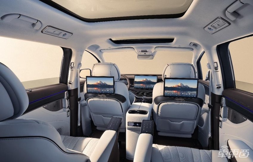 新能源MPV销冠迎来改款!腾势D9 33.98万起售,车内舒适性再次提升